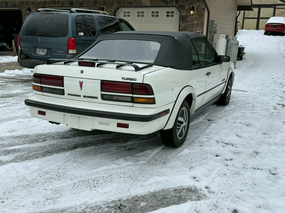 1989 Pontiac Sunbird - Image 5 of 21