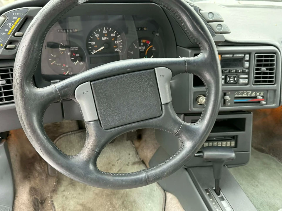 1989 Pontiac Sunbird - Image 8 of 10