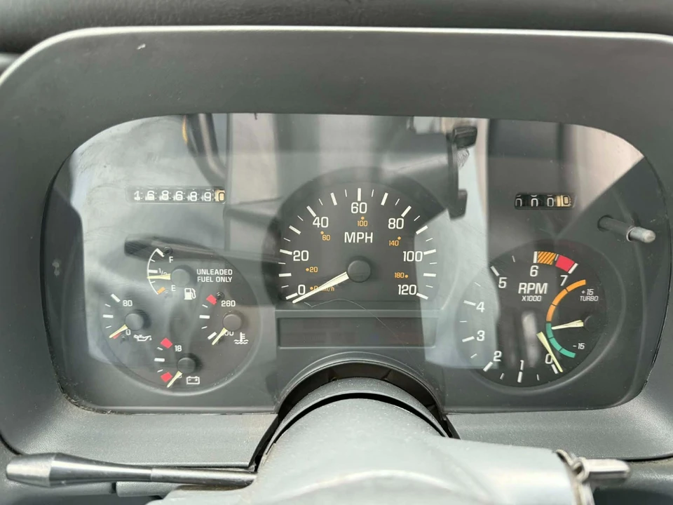 1989 Pontiac Sunbird - Image 8 of 21