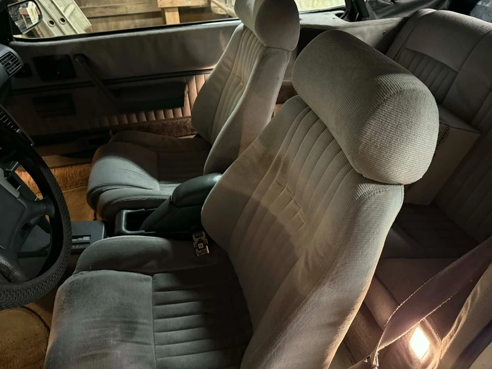 1989 Pontiac Sunbird - Image 16 of 21