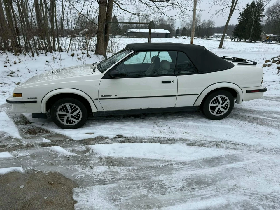 1989 Pontiac Sunbird - Image 4 of 21