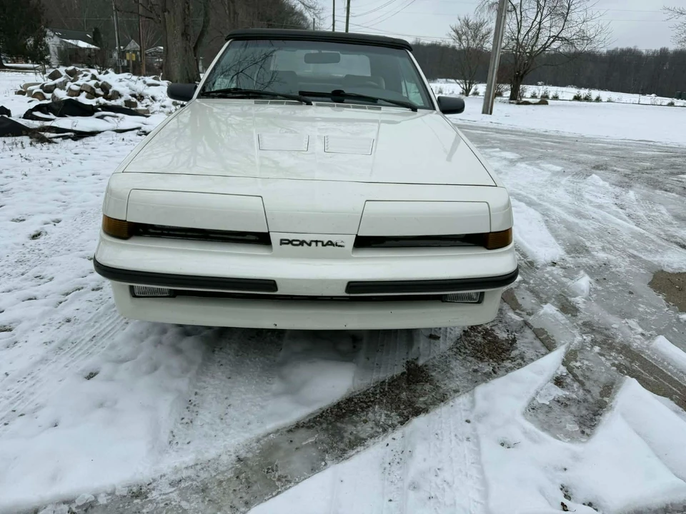 1989 Pontiac Sunbird - Image 2 of 10