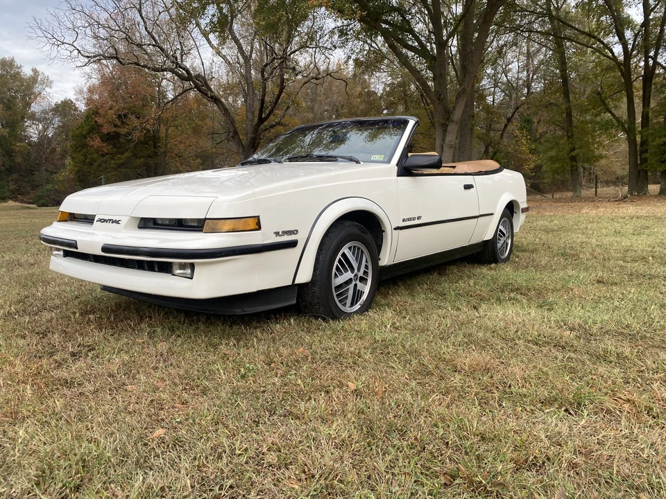 1989 Pontiac Sunbird - Image 2 of 31