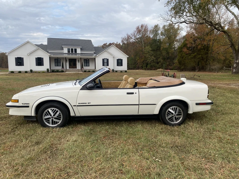 1989 Pontiac Sunbird - Image 10 of 31