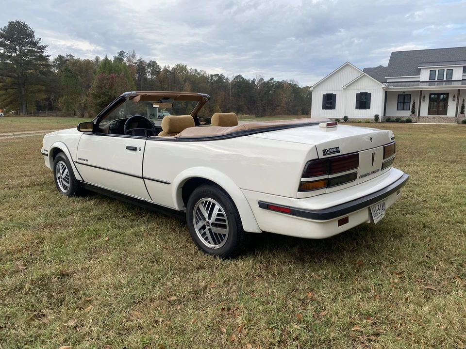1989 Pontiac Sunbird - Image 9 of 31