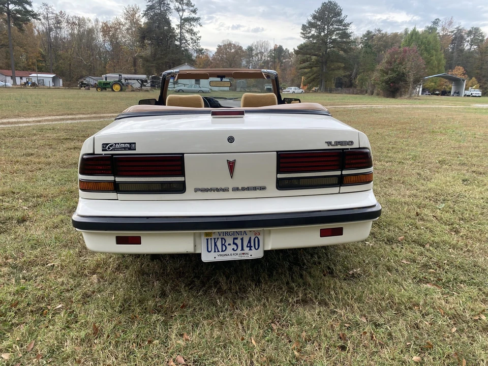 1989 Pontiac Sunbird - Image 8 of 31