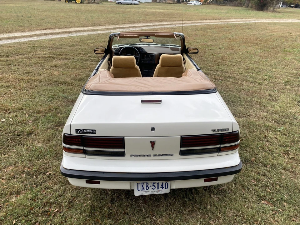 1989 Pontiac Sunbird - Image 7 of 31