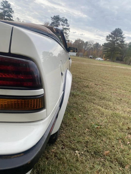 1989 Pontiac Sunbird - Image 23 of 31