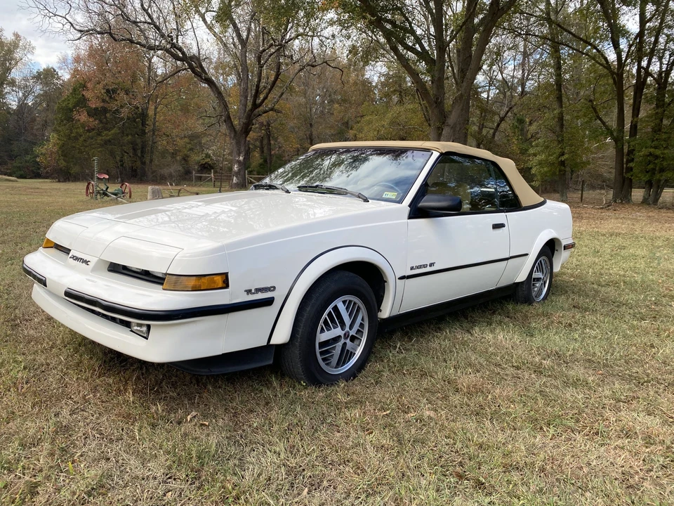 1989 Pontiac Sunbird - Image 12 of 31