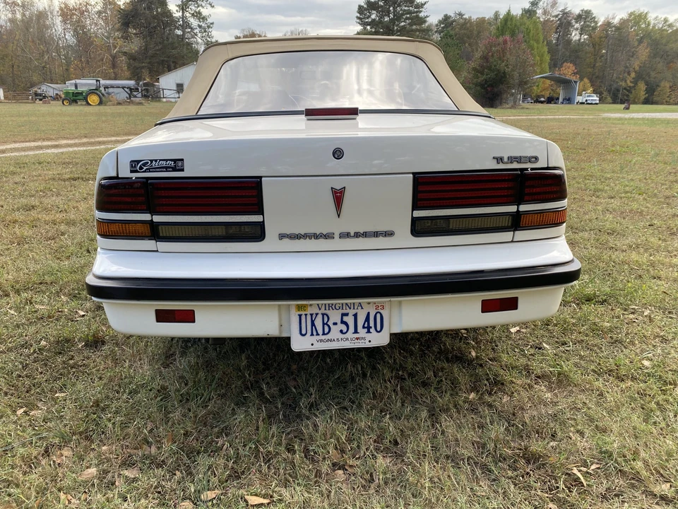 1989 Pontiac Sunbird - Image 16 of 31