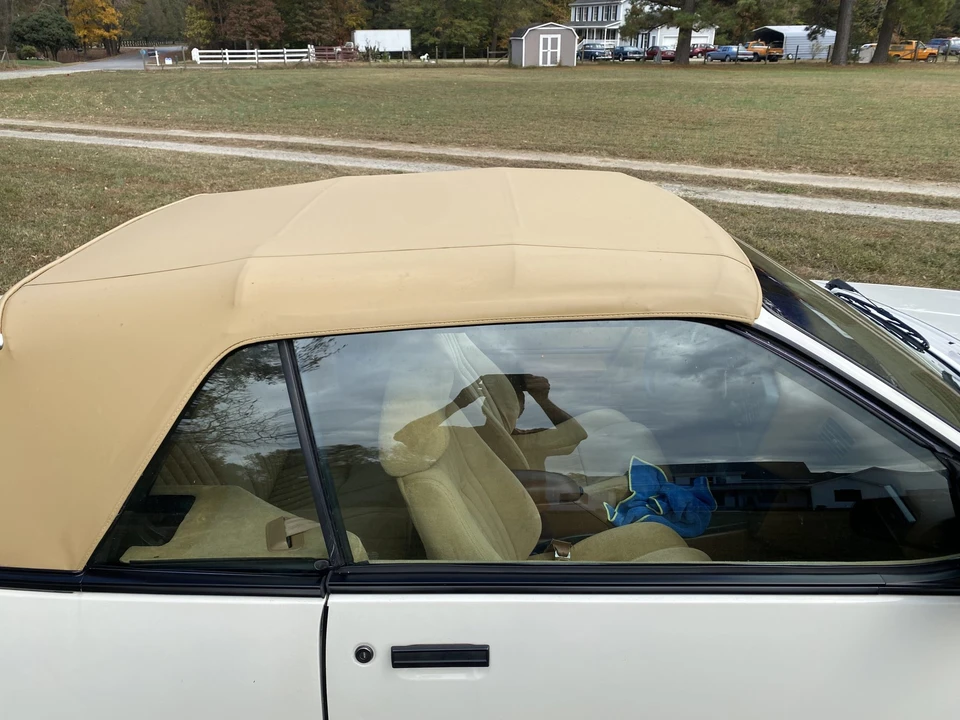 1989 Pontiac Sunbird - Image 25 of 31
