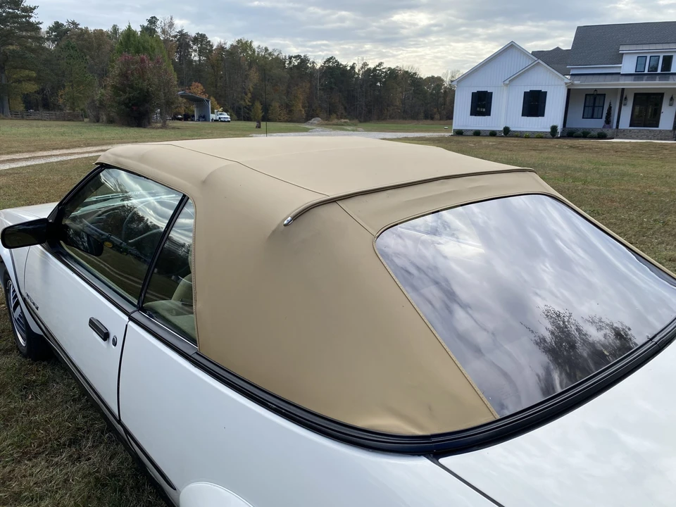 1989 Pontiac Sunbird - Image 27 of 31