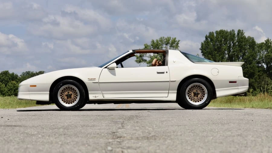 1989 Pontiac Firebird Trans Am 3rd Gen - Image 2 of 16