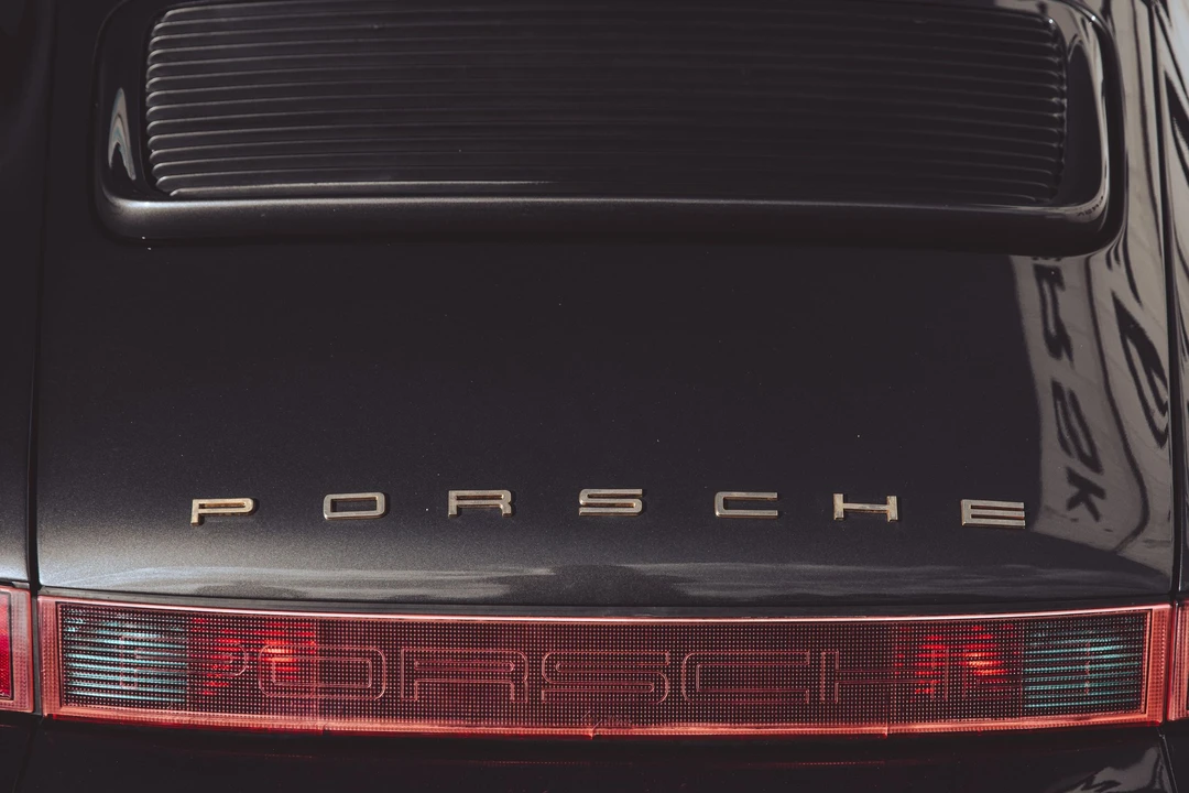 1989 Porsche 964 Carrera 4 - Image 8 of 31