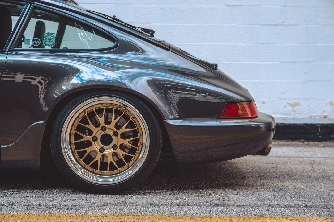 1989 Porsche 964 Carrera 4 - Image 16 of 31