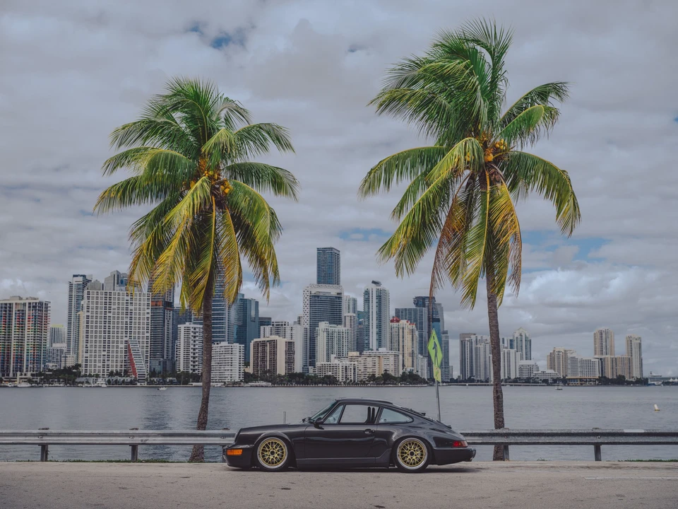 1989 Porsche 964 Carrera 4 - Image 28 of 31