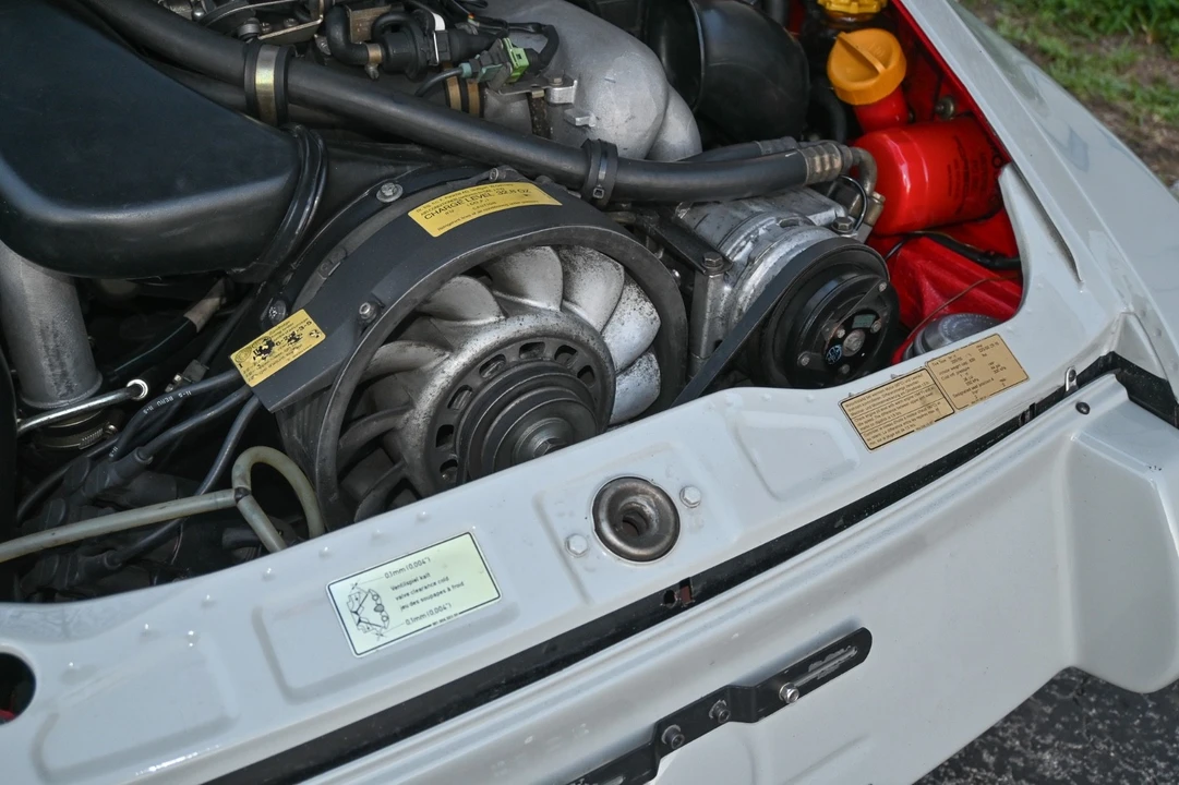 1989 Porsche 964 Carrera 4 - Image 24 of 31