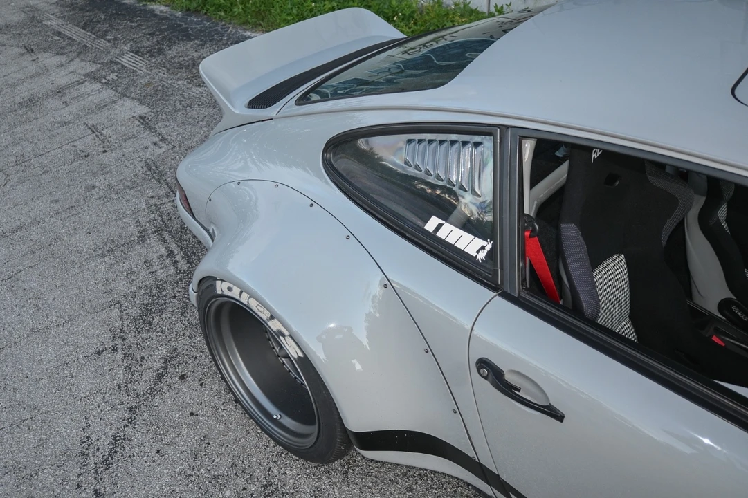 1989 Porsche 964 Carrera 4 - Image 12 of 31
