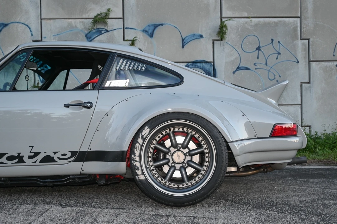 1989 Porsche 964 Carrera 4 - Image 19 of 31