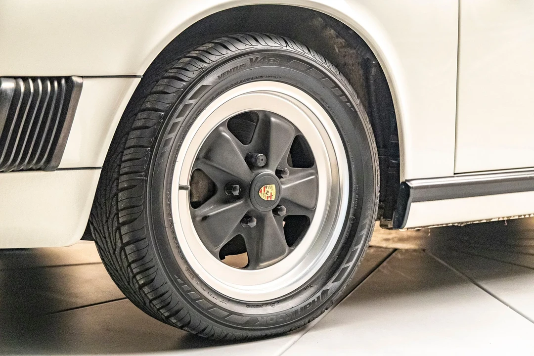 1989 Porsche 911 Carrera 3.2 - Image 6 of 31