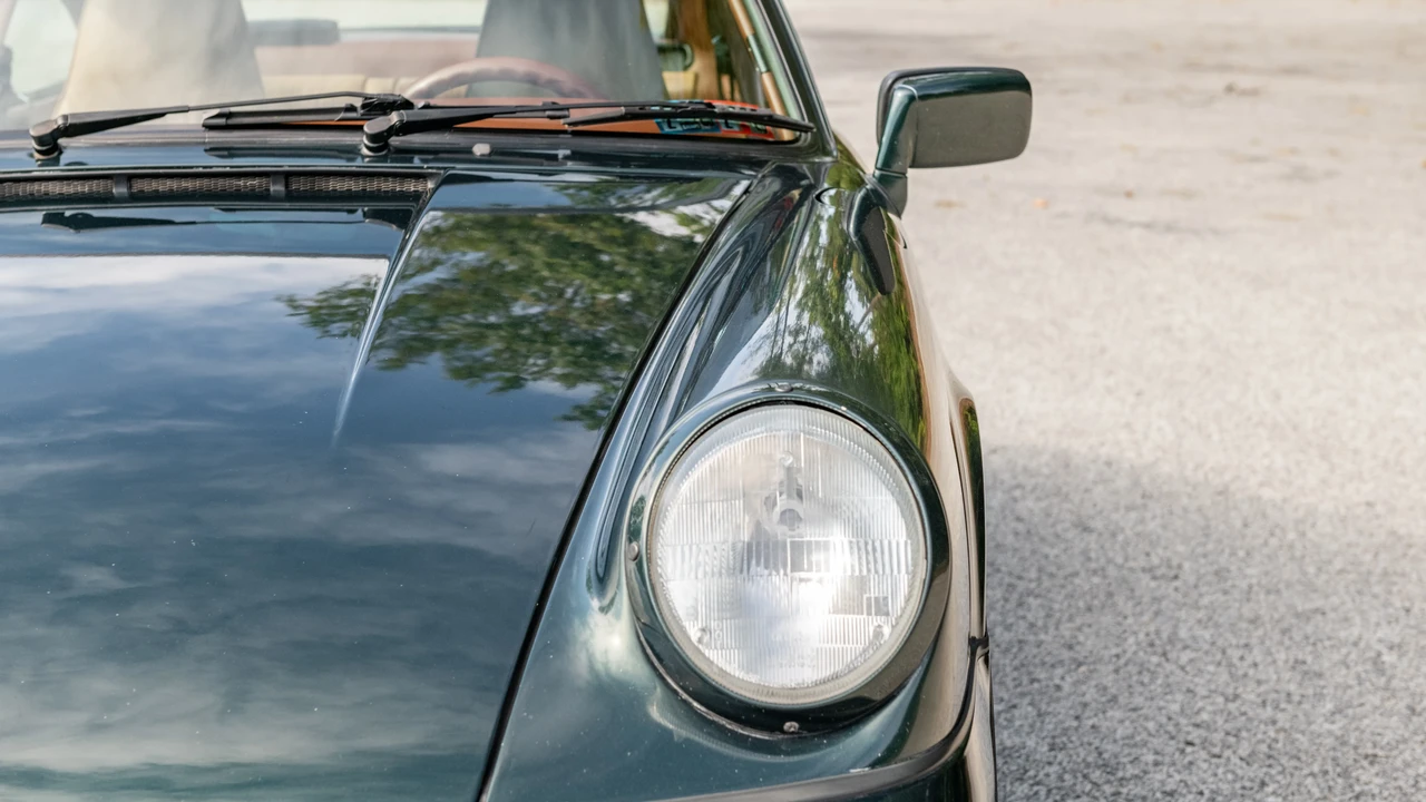 1989 Porsche 964 Carrera 4 - Image 14 of 31