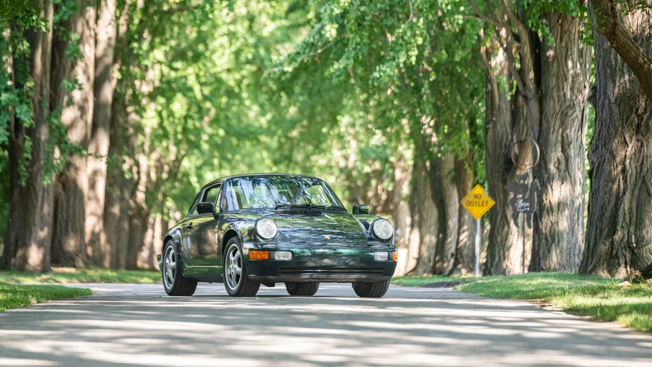 1989 Porsche 964 Carrera 4 - Image 9 of 31