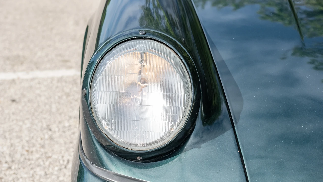 1989 Porsche 964 Carrera 4 - Image 11 of 31
