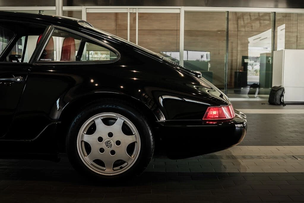 1989 Porsche 964 Carrera 4 - Image 25 of 31