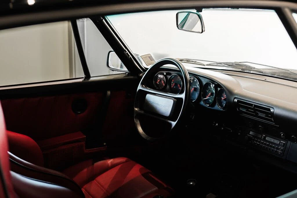 1989 Porsche 964 Carrera 4 - Image 4 of 31