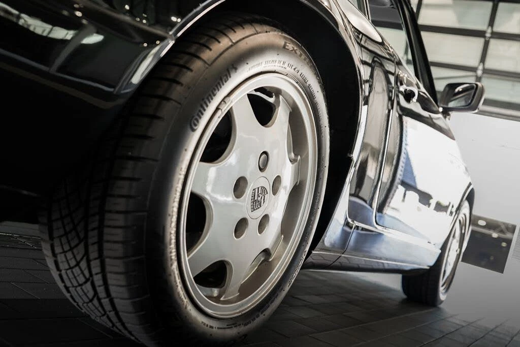 1989 Porsche 964 Carrera 4 - Image 14 of 31