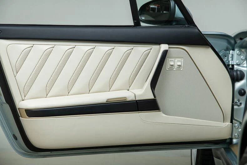 1989 Porsche 964 Carrera 4 - Image 15 of 31