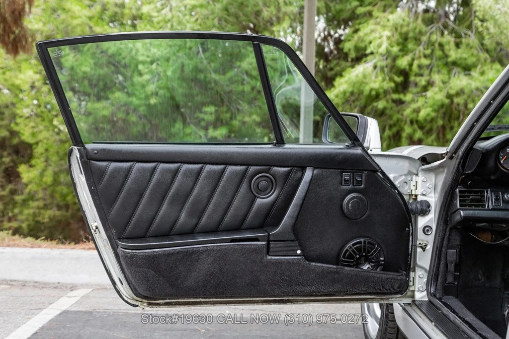 1989 Porsche 964 Carrera 4 - Image 17 of 24
