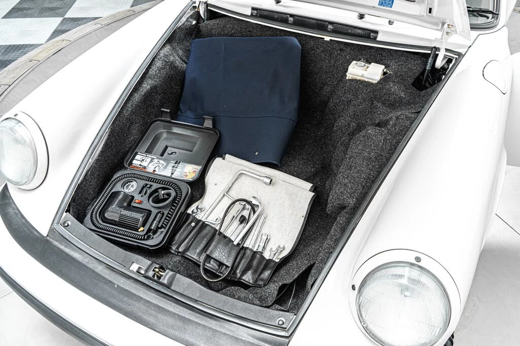 1989 Porsche 911 Carrera 3.2 - Image 17 of 31