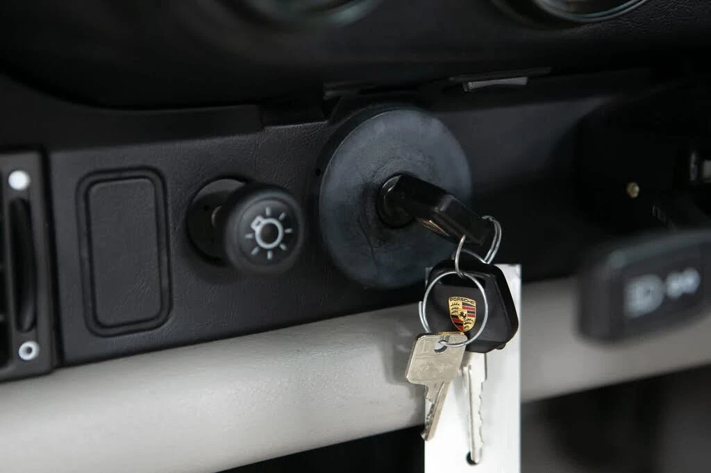 1989 Porsche 911 Carrera 3.2 - Image 26 of 31