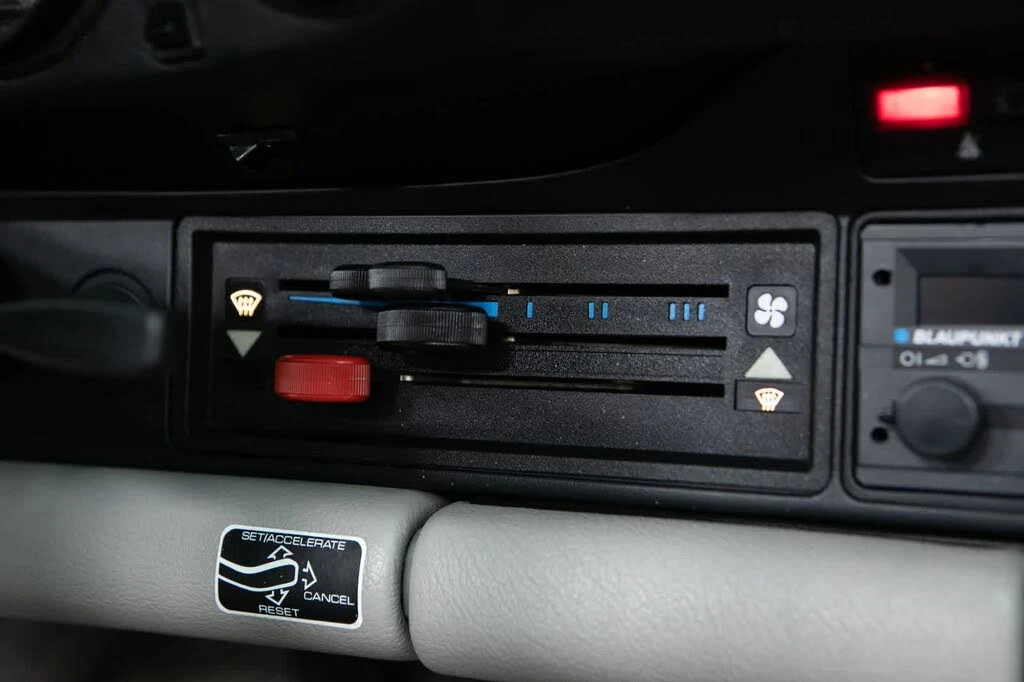 1989 Porsche 911 Carrera 3.2 - Image 28 of 31