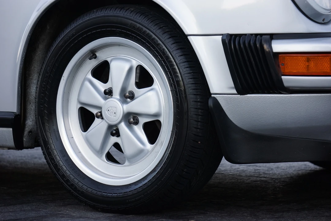 1989 Porsche 911 Carrera 3.2 - Image 9 of 31