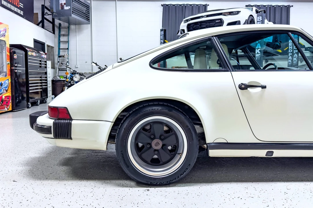 1989 Porsche 911 Carrera 3.2 - Image 24 of 31