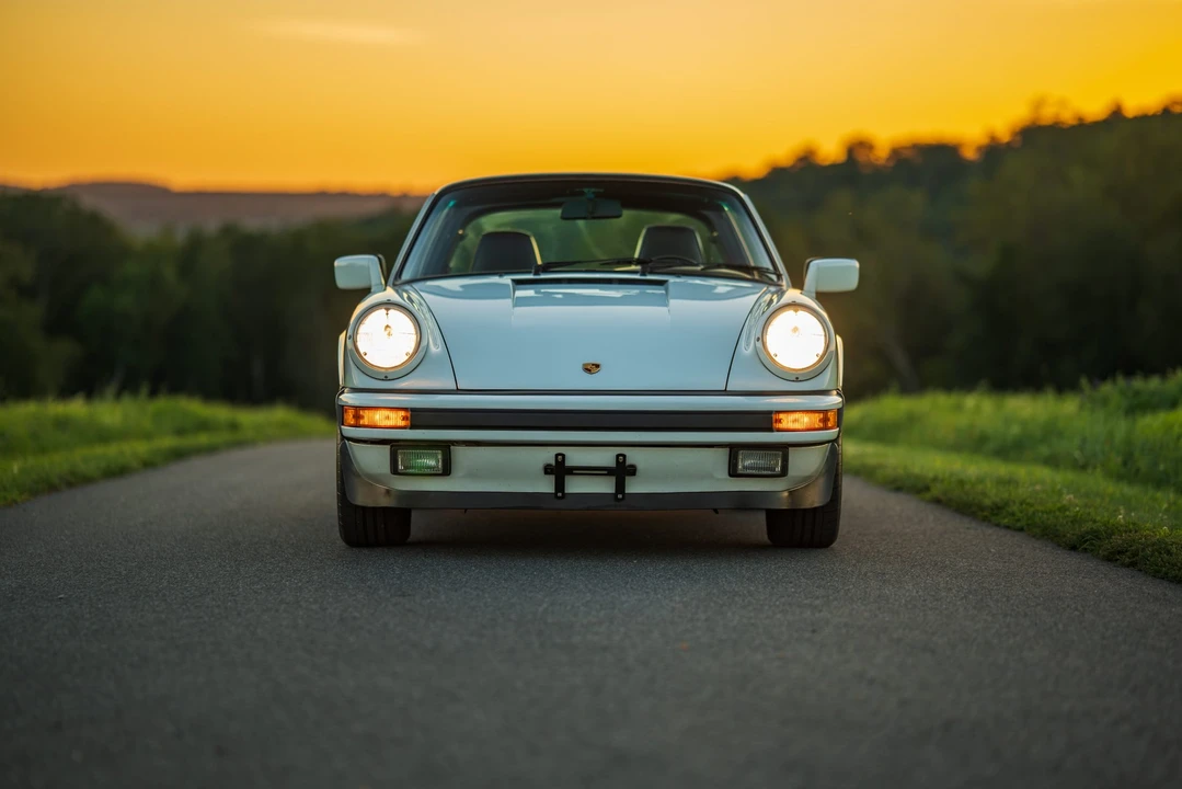 1989 Porsche 911 Carrera 3.2 - Image 8 of 31