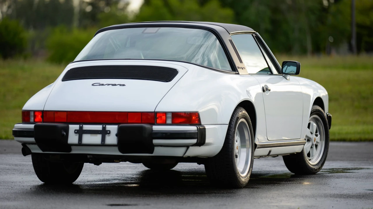 1989 Porsche 911 Carrera 3.2 - Image 13 of 31