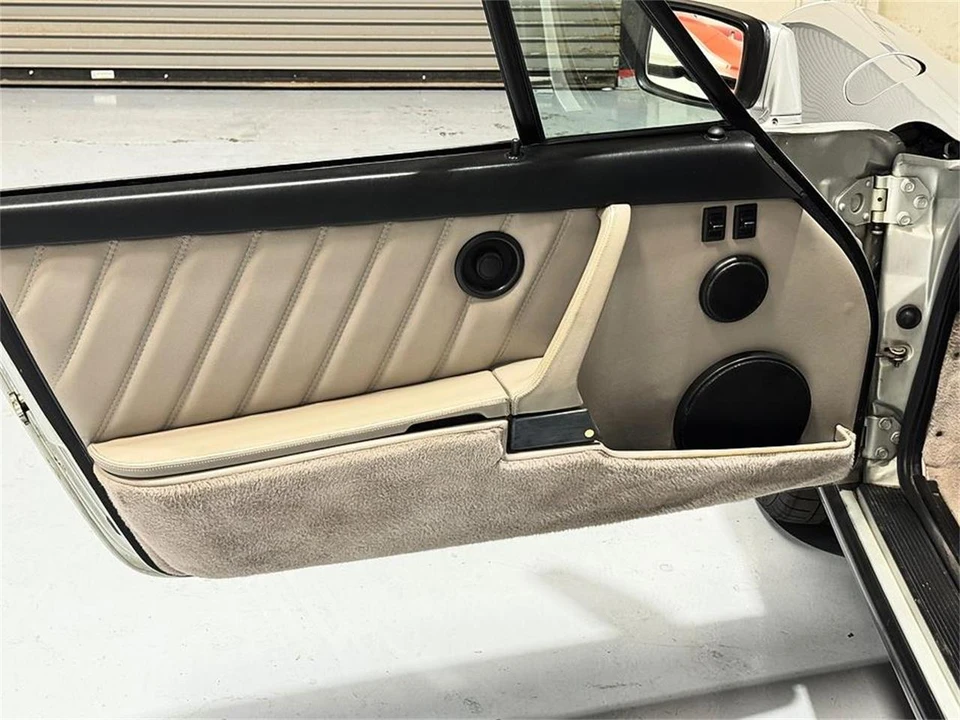 1989 Porsche 911 Carrera 3.2 - Image 8 of 31