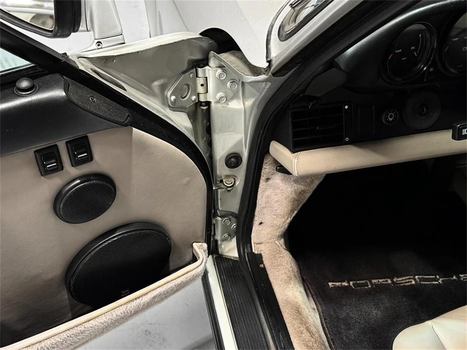 1989 Porsche 911 Carrera 3.2 - Image 13 of 31