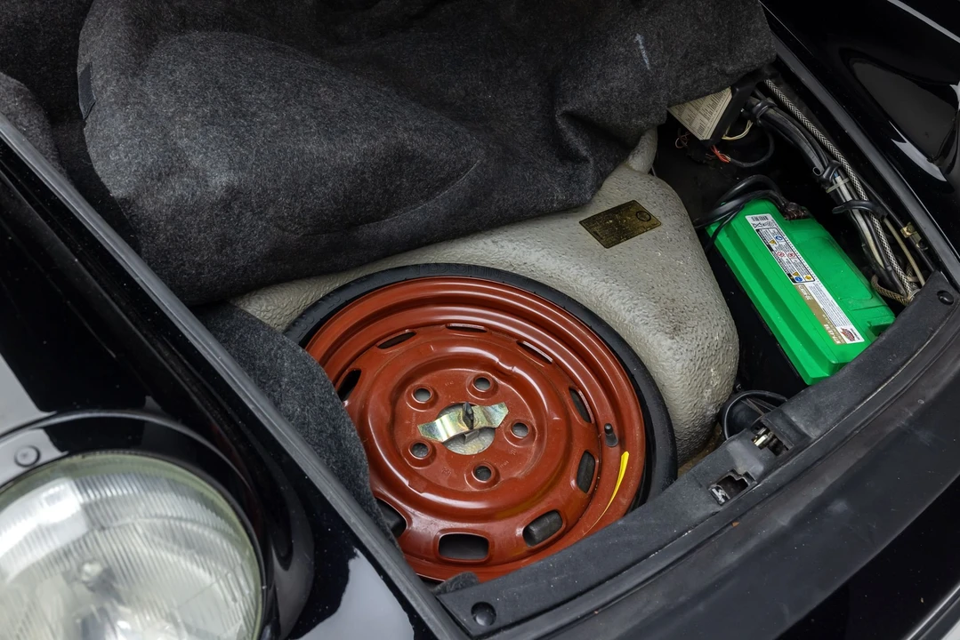 1989 Porsche 911 Carrera 3.2 - Image 21 of 31