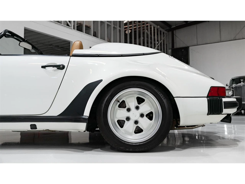 1989 Porsche 911 Carrera 3.2 - Image 13 of 31