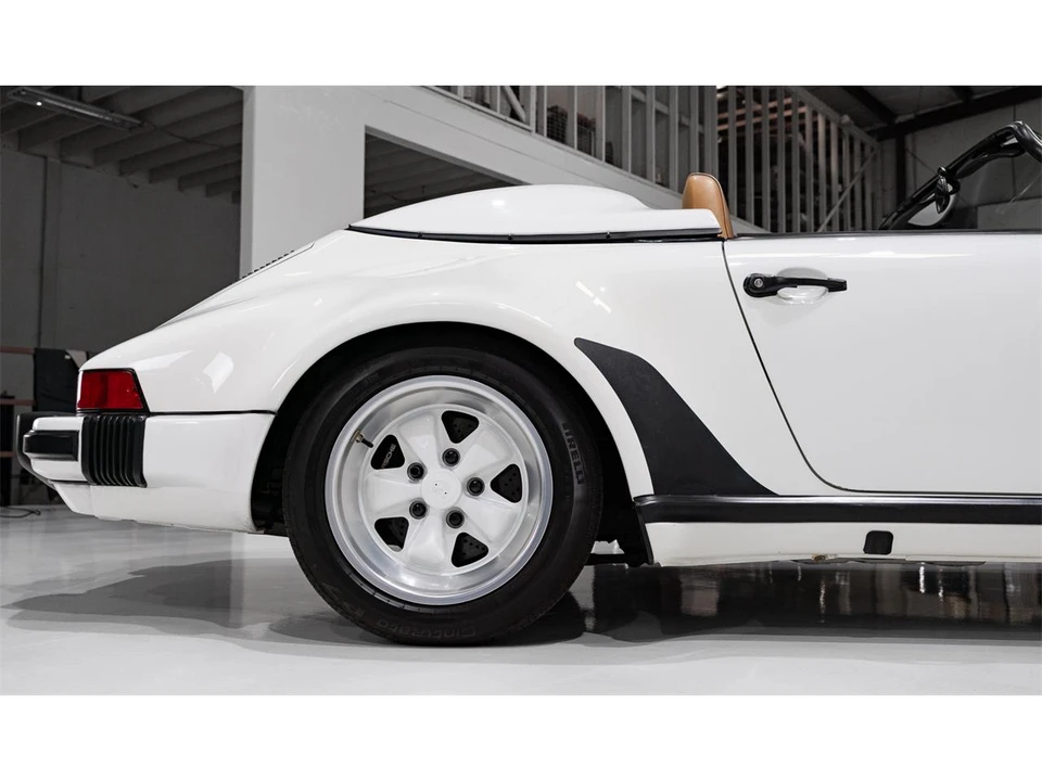 1989 Porsche 911 Carrera 3.2 - Image 17 of 31