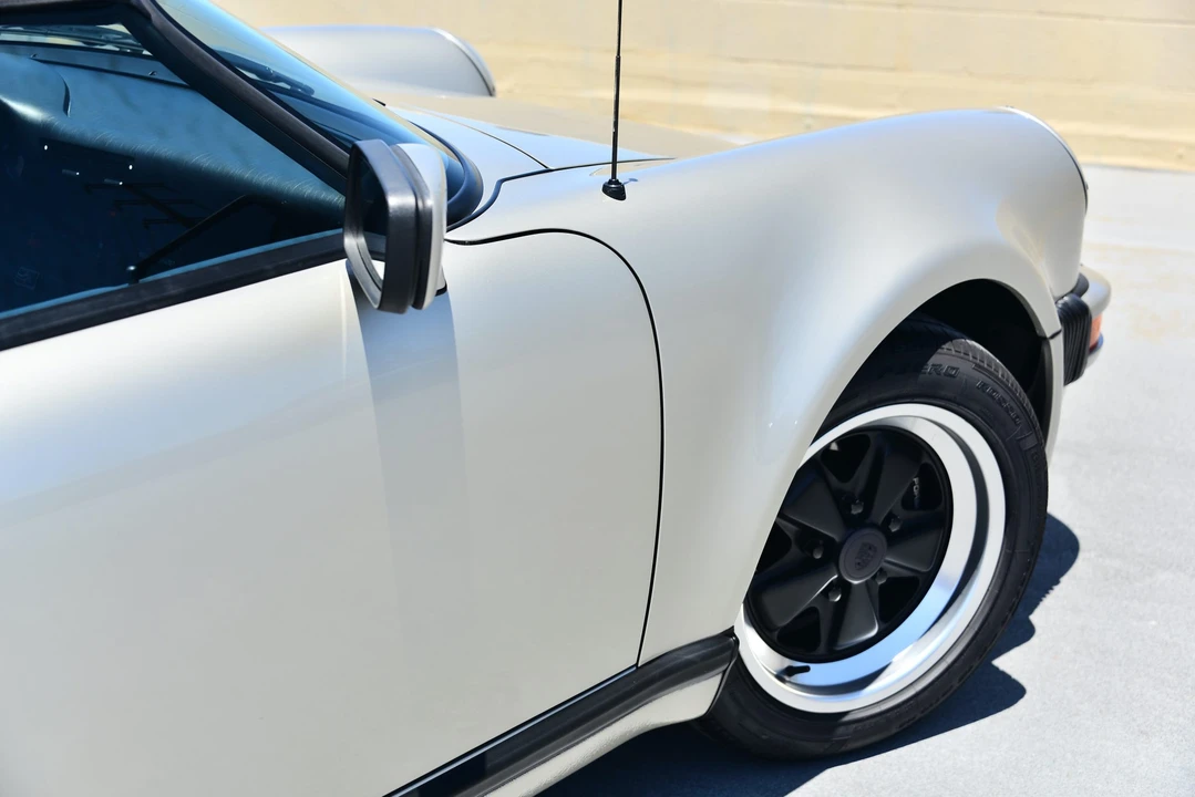1989 Porsche 911 Carrera 3.2 - Image 28 of 31