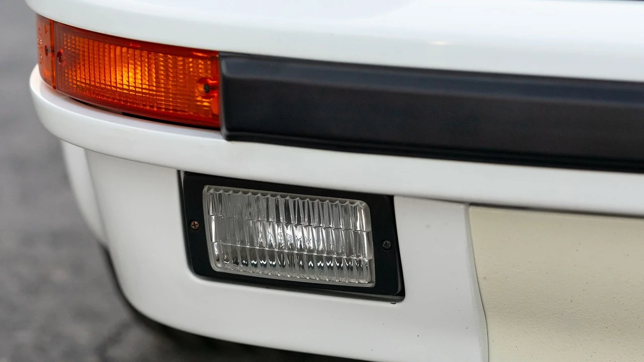 1989 Porsche 911 Carrera 3.2 - Image 28 of 31