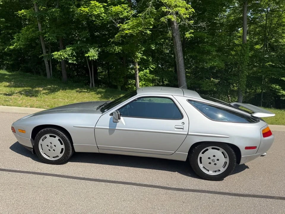 1989 Porsche 928 - Image 16 of 19