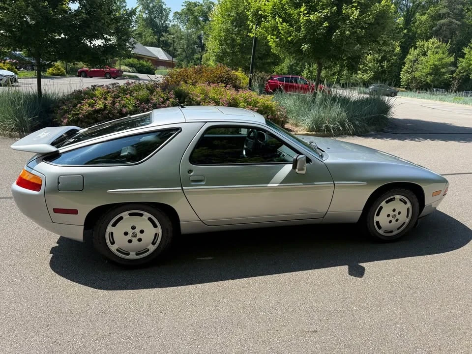 1989 Porsche 928 - Image 15 of 19