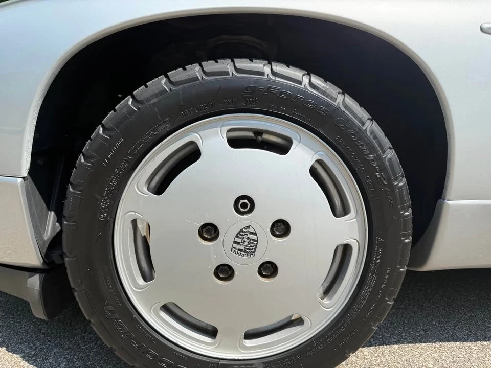 1989 Porsche 928 - Image 18 of 19