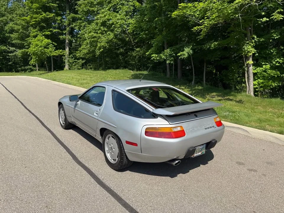 1989 Porsche 928 - Image 12 of 19